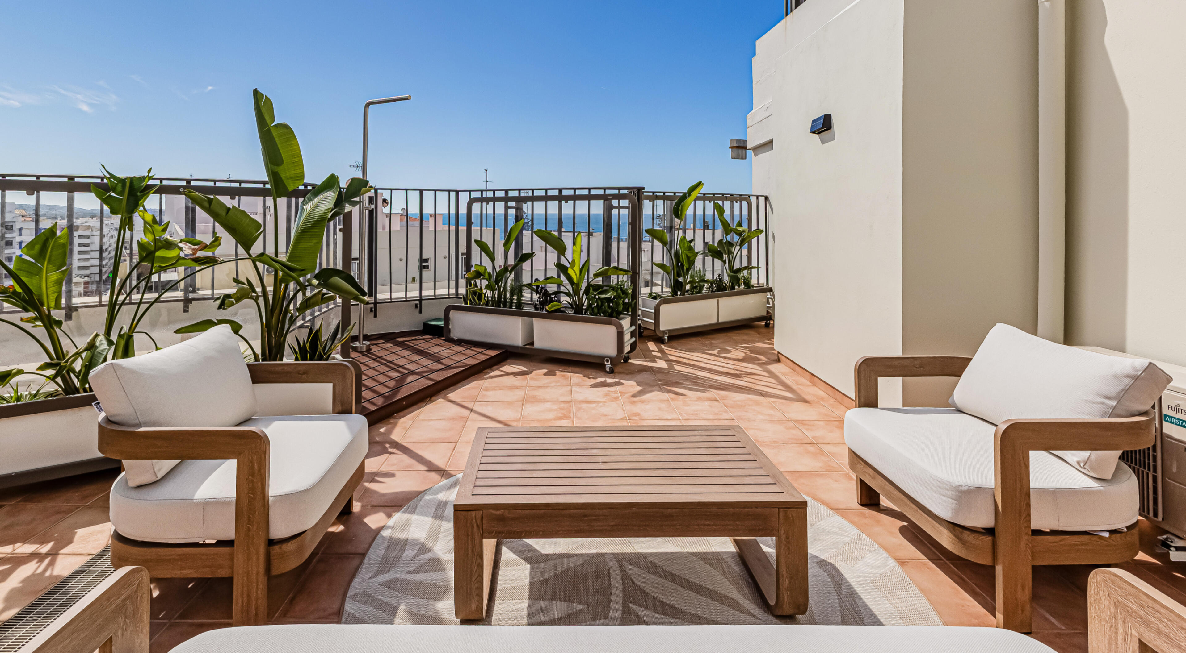 Large private panoramic terrace with ocean view in Armação de Pêra, Algarve